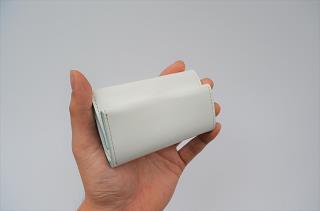神戸元町にあるレザーバッグをオーダーメイドできる手作りレザー専門店で創った三つ折り財布