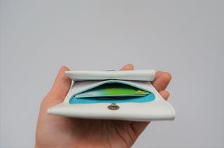 神戸元町にあるレザーバッグをオーダーメイドできる手作りレザー専門店で創った三つ折り財布