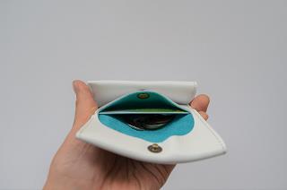 神戸元町にあるレザーバッグをオーダーメイドできる手作りレザー専門店で創った三つ折り財布