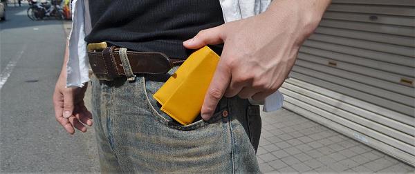 神戸元町にあるレザーバッグをオーダーメイドできる手作りレザー専門店で創った三つ折り財布