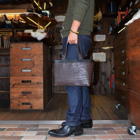 神戸元町にあるレザーバッグをオーダーできるハンドメイドのお店「創作鞄槌井」が創った長財布(パターンオーダー)
